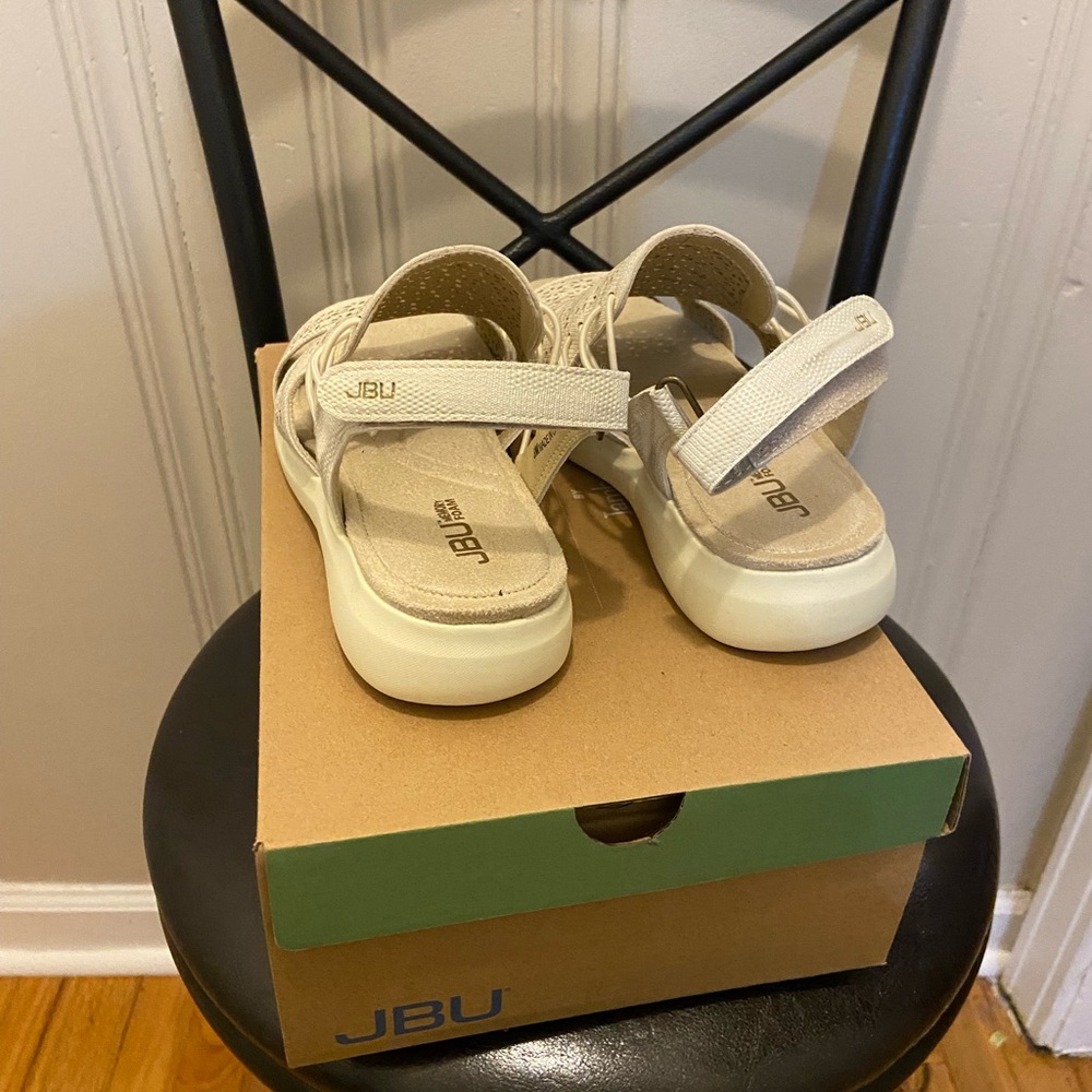 JBU Memory Foam Women's Cream Sandals 8M - Picture 3 of 6